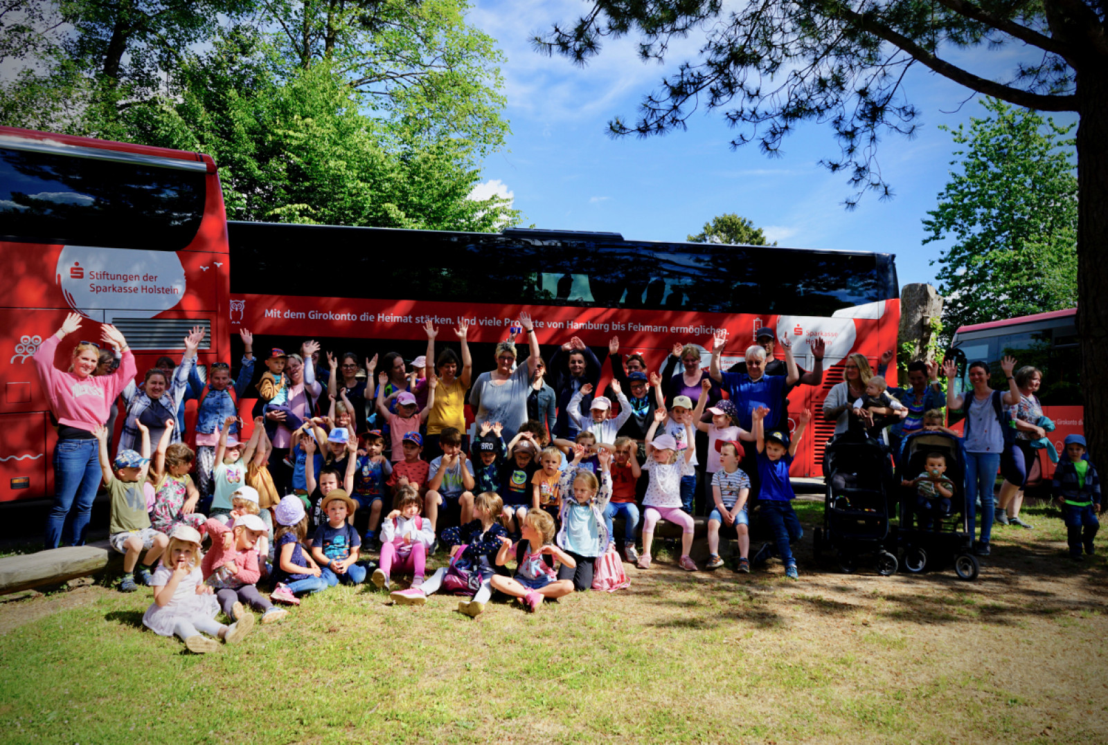 Pressefoto 1 Neue Namen fuer die Stiftungsbusse Stiftungen der Sparkasse Holstein