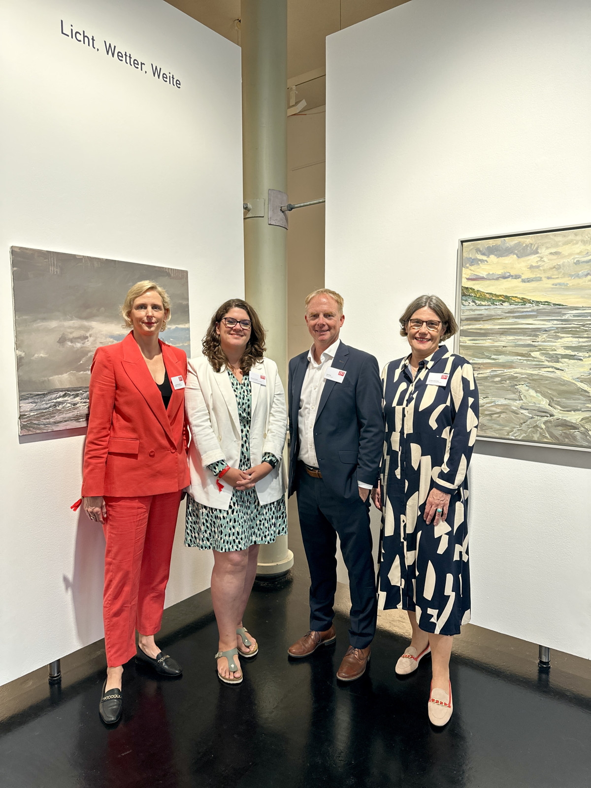 Pressefoto Mitarbeitende Stiftungen der Sparkasse Holstein