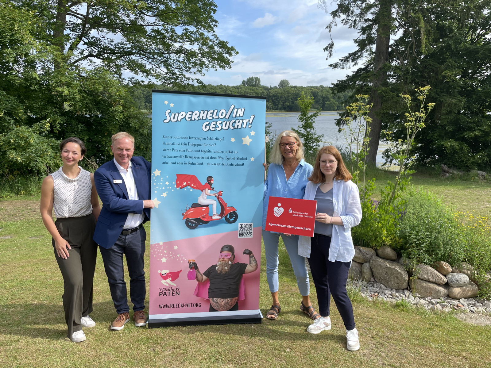Pressefoto Rueckhalt Paten Stiftungen Sparkasse Holstein