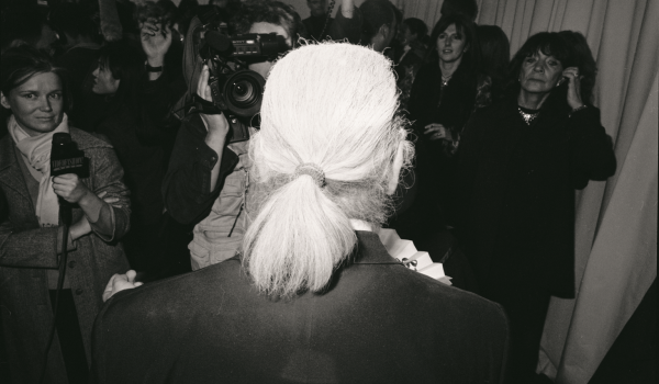 Volker Hinz Karl Lagerfeld nach einer Pret a porter Schau Paris 1998 Foto BSBBildarchiv Volker Hinz