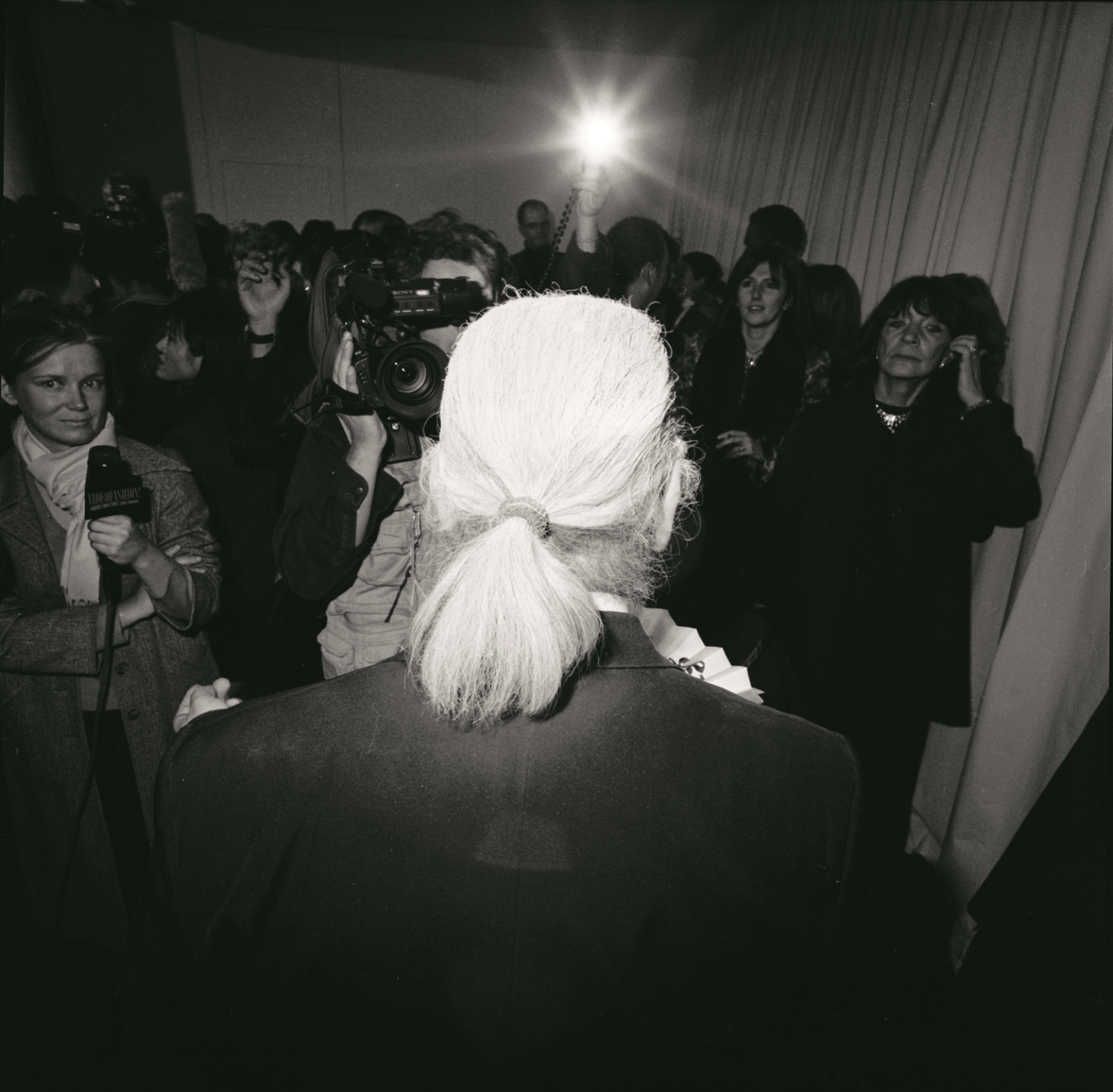 Volker Hinz Karl Lagerfeld nach einer Pret a porter Schau Paris 1998 Foto BSBBildarchiv Volker Hinz